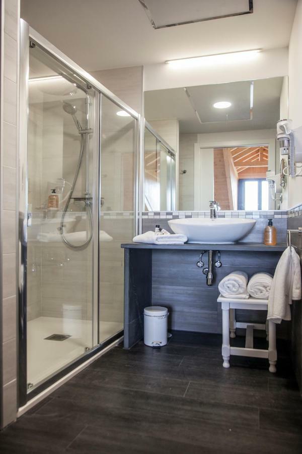 The Rock Suites & Spa Congosto Exterior foto
